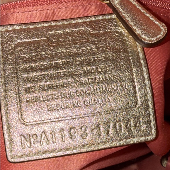 Coach set of 3 Coral and Cream shoulder bag wrestles , and card holder - Picture 14 of 17